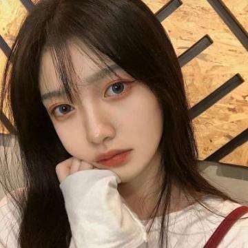 陆毅女儿的长腿太惊人,在上百人中一眼就能认出来